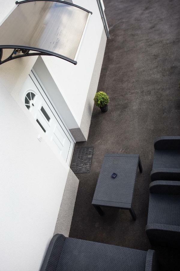 Villa Hillside Apartment Jesenice Dış mekan fotoğraf